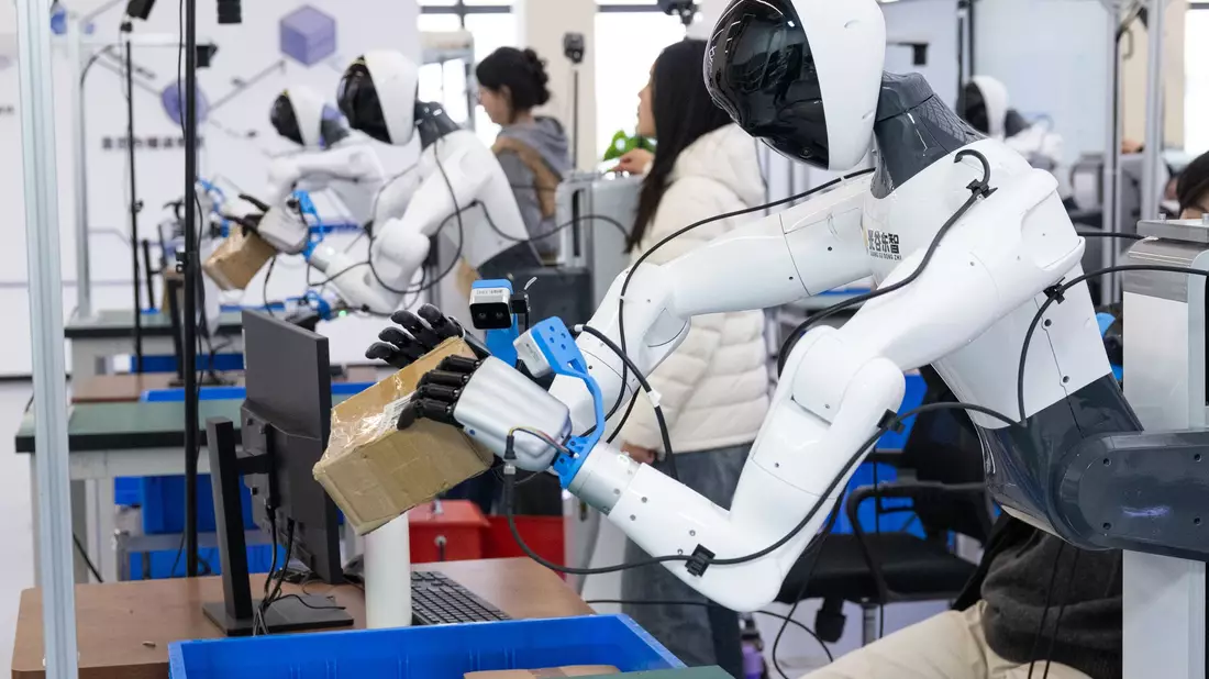China investiert seit Jahren in Zukunftsbranchen wie Robotik. (Symbolbild)  - Bild: Xiao Yijiu/Xinhua/dpa