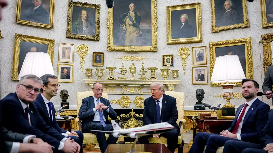 Auch Vizepräsident JD Vance war im Oval Office wieder dabei, - Bild: Kay Nietfeld/dpa