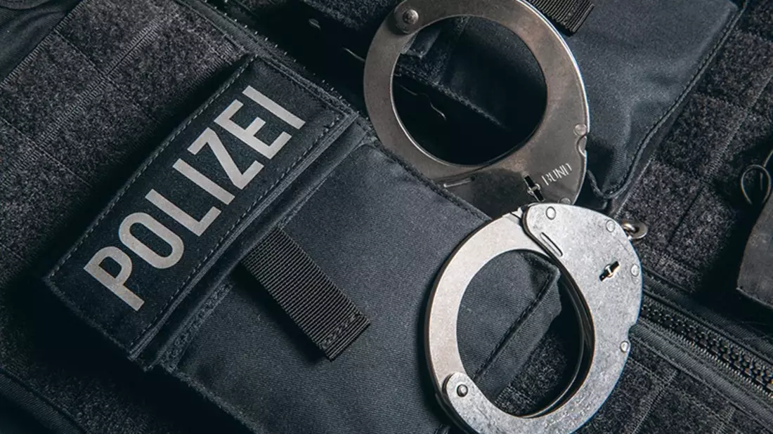 BPOL NRW: Festnahme durch Bundespolizei nach Vortäuschen einer falschen Identität - Bild: presseportal.de