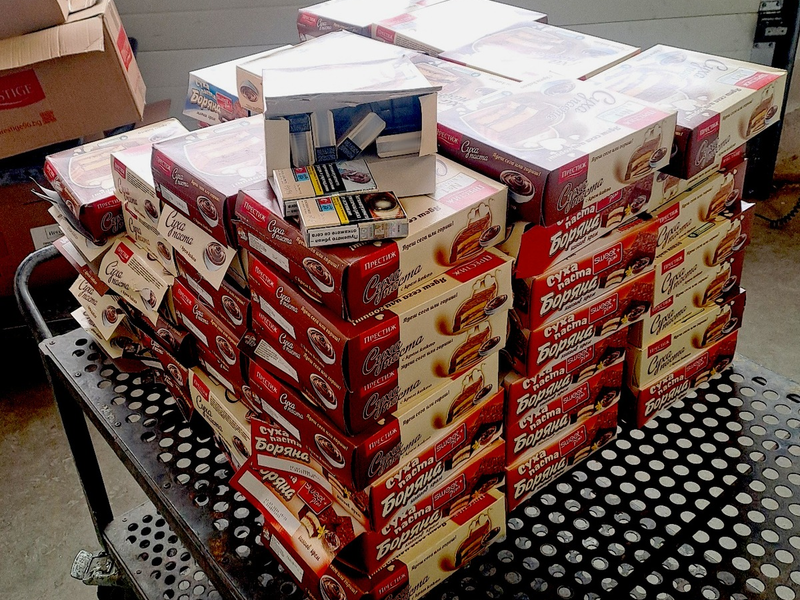 HZA-LA: Kippen statt Kekse - Landshuter Zöllner finden 30.000 Schmuggelzigaretten - Foto: presseportal.de