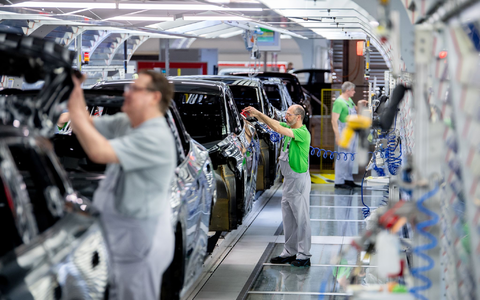 Die Stimmung in der deutschen Autoindustrie steigt weiter. (Archivbild) - Foto: Hauke-Christian Dittrich/dpa
