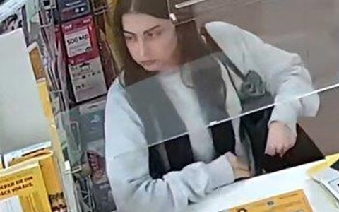 POL-HB: Nr.: 0158 --Öffentlichkeitsfahndung: Unbekannte eröffnete Konten mit verfälschtem Ausweis-- - Foto: presseportal.de