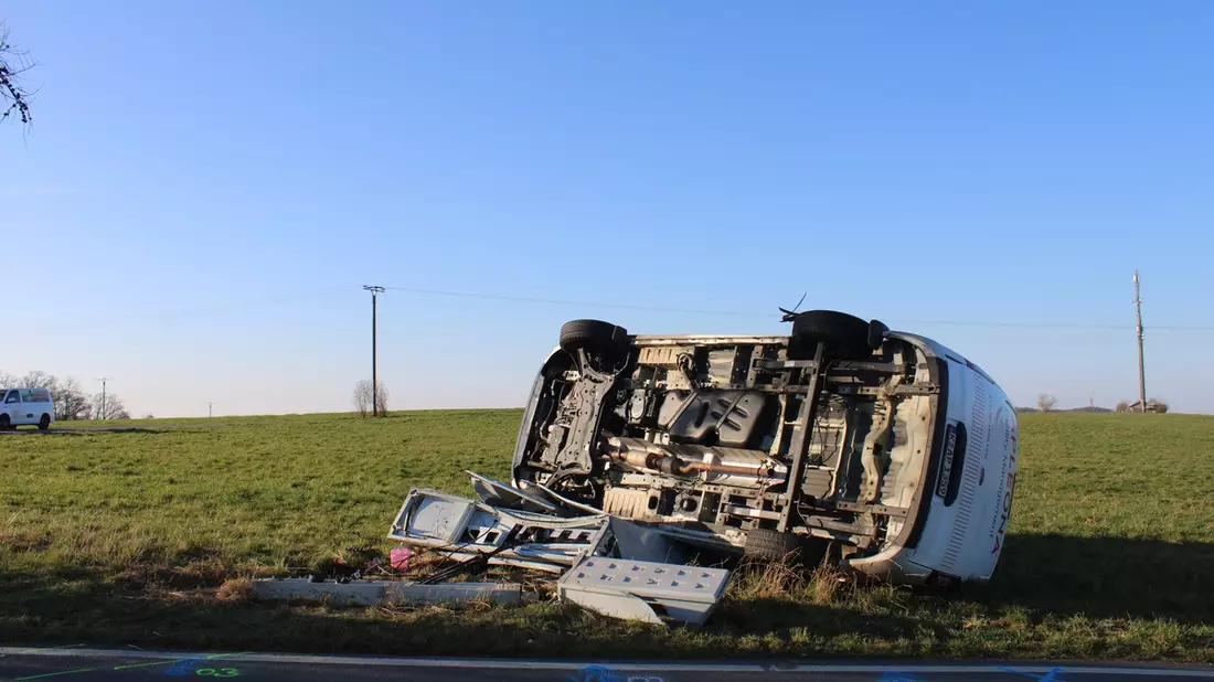 POL-RBK: Kürten - Fahrzeug überschlägt sich nach Unfall im Kreuzungsbereich - Bild: presseportal.de