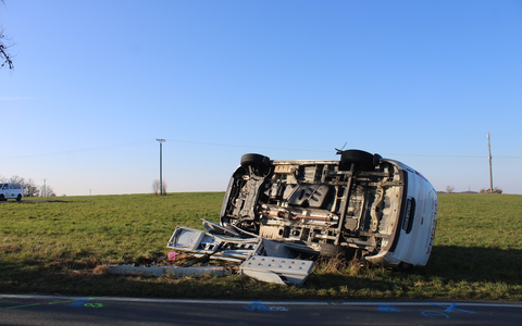 POL-RBK: Kürten - Fahrzeug überschlägt sich nach Unfall im Kreuzungsbereich - Foto: presseportal.de