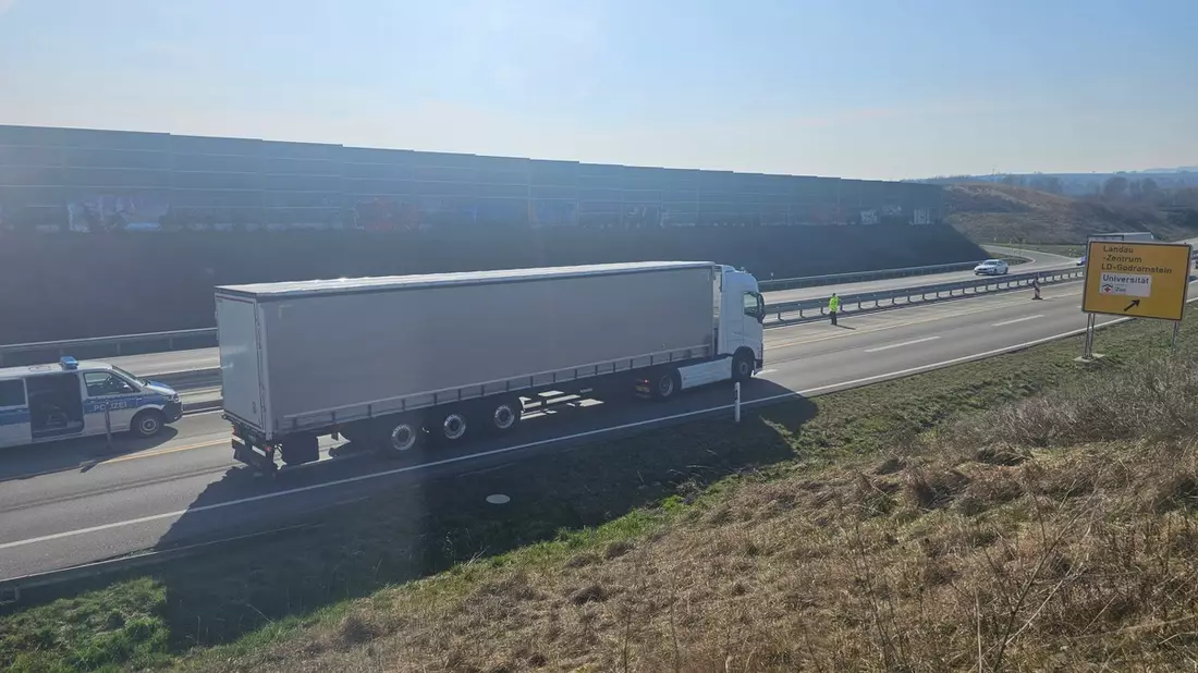 POL-PDLD: B10/AS LD-Nord - Kontrollen des Durchfahrtsverbots anlässlich der Tunnelsperrungen bei Annweiler - Bild: presseportal.de