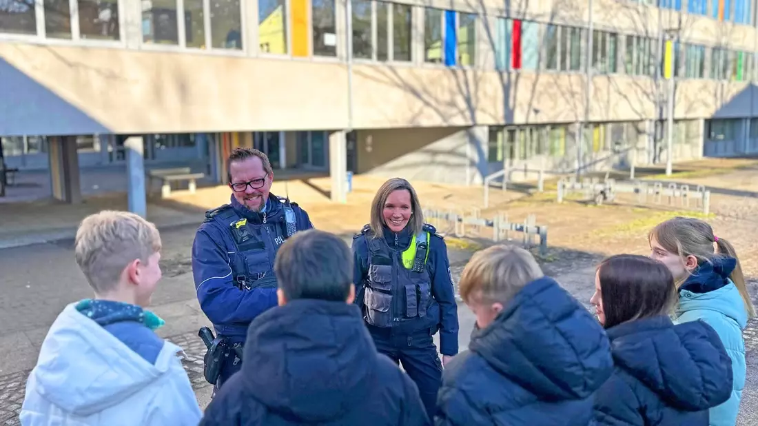 POL-HA: Polizei Hagen stellt neues Projekt zur Stärkung der Zusammenarbeit zwischen Schulen und Polizei vor - Bild: presseportal.de
