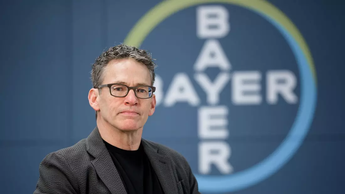 Konzernchef Bill Anderson sieht Bayer auf einem guten Weg. - Bild: Henning Kaiser/dpa