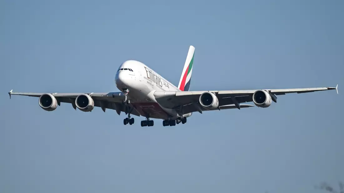 Am Dienstag landete bereits ein Flug der Airline Emirates in Frankfurt. - Bild: Florian Wiegand/dpa