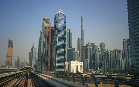 Auch mit Privatjets wollen Menschen aus der Golfregion ausreisen. (Archivbild) - Foto: Fatima Shbair/AP/dpa