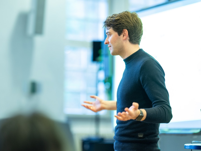 Juri Galkin von Finanzklar erklärt: Erstes gutes Gehalt – und trotzdem zu wenig Geld? Die häufigsten Finanzfehler beim Berufseinstieg - Foto: presseportal.de