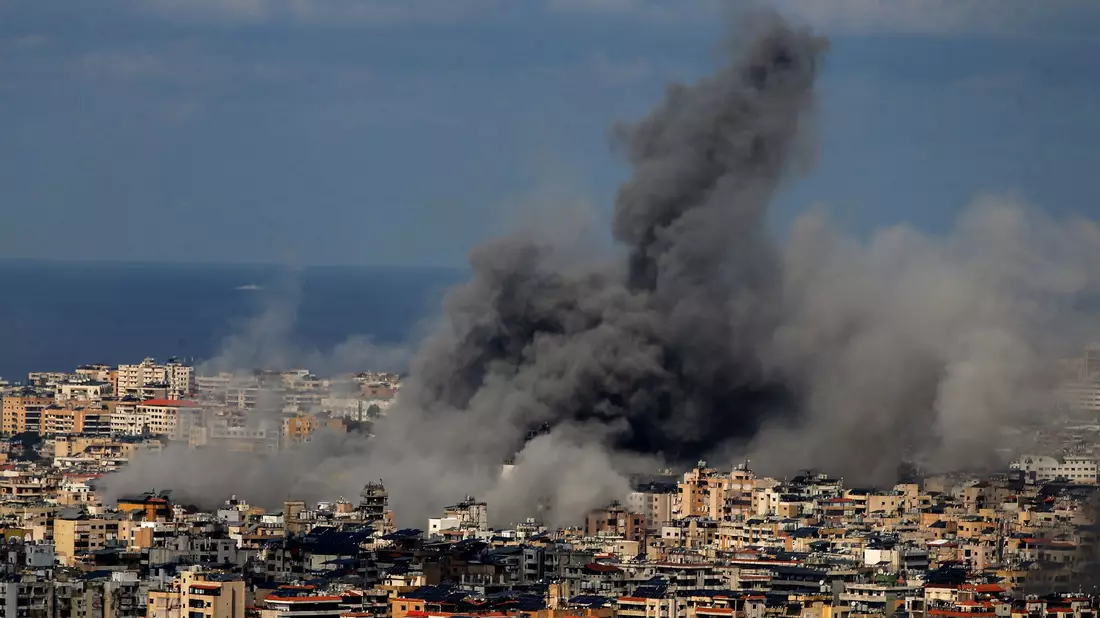 Auch die Angriffe zwischen Israel und dem Libanon reißen nicht ab - hier eine Explosion im Süden Beiruts. - Bild: Marwan Naamani/dpa