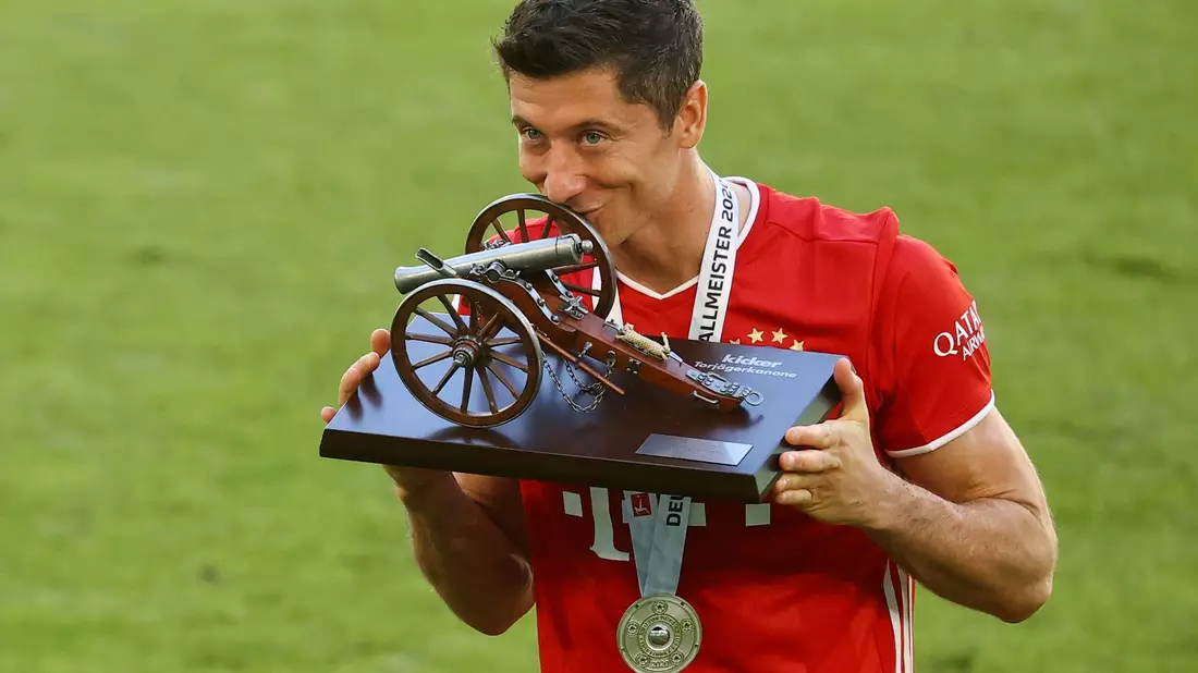 Stellte den Rekord auf: Ex-Bayern-Stürmer Lewandowski. (Archivbild) - Bild: Kai Pfaffenbach/Reuters-Pool/dpa