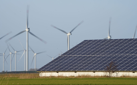 Die EU-Kommission will unter anderem Windenergie und Photovoltaik aus Europa stärken. (Symbolbild)  - Foto: Marcus Brandt/dpa