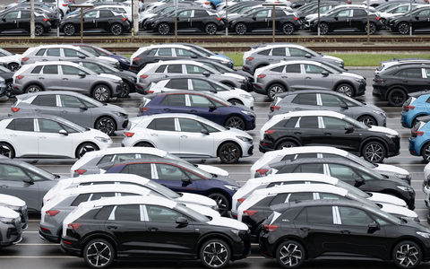 Die EU will der europäischen Autoindustrie helfen und damit Arbeitsplätze erhalten. (Symbolbild) - Foto: Sebastian Kahnert/dpa