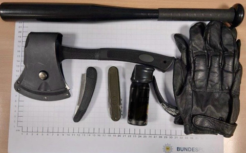 BPOL NRW: Mann setzt Pfefferspray bei Auseinandersetzung ein - Bundespolizei ermittelt und beschlagnahmt mehrere gefährliche Gegenstände - Foto: presseportal.de