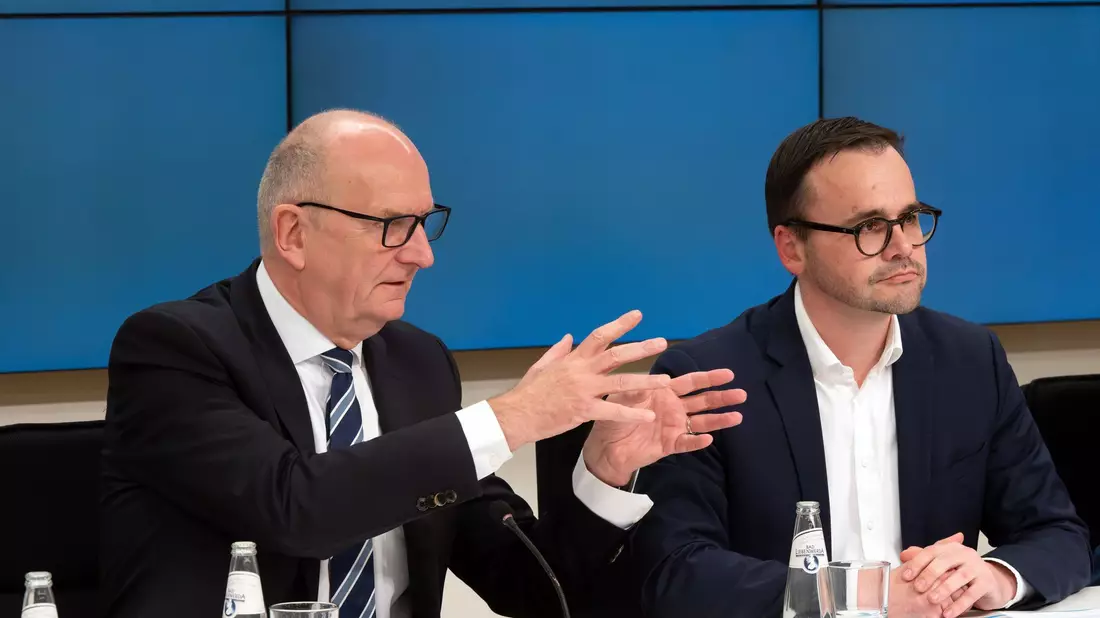 Dietmar Woidke, Brandenburgs Regierungschef, und Jan Redmann, CDU-Landesvorsitzender, präsentieren ihre Ziele für eine gemeinsame Koalition. - Bild: Soeren Stache/dpa