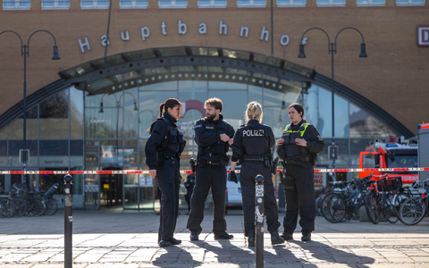 Ein Anrufer hatte über den Zentralruf der Polizei mitgeteilt, Sprengstoff sei im Bremer Hauptbahnhof abgelegt worden.  - Foto: Sina Schuldt/dpa