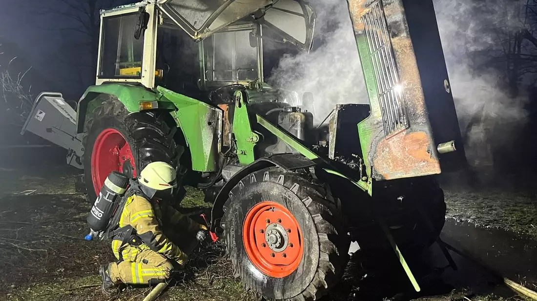 FW-OLL: Traktor fängt Feuer - Bild: presseportal.de
