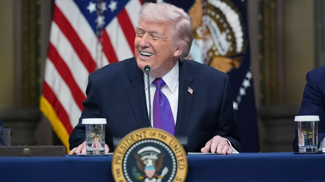 US-Präsident Trump verpflichtet Tech-Konzerne zu eigener Stromproduktion für Rechenzentren. - Bild: Jacquelyn Martin/AP/dpa
