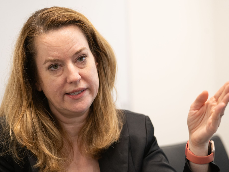 Amy Pope, Chefin der UN-Organisation für Migration, rät wegen des Iran-Kriegs zur Notfallplanung.  - Foto: Markus Lenhardt/dpa