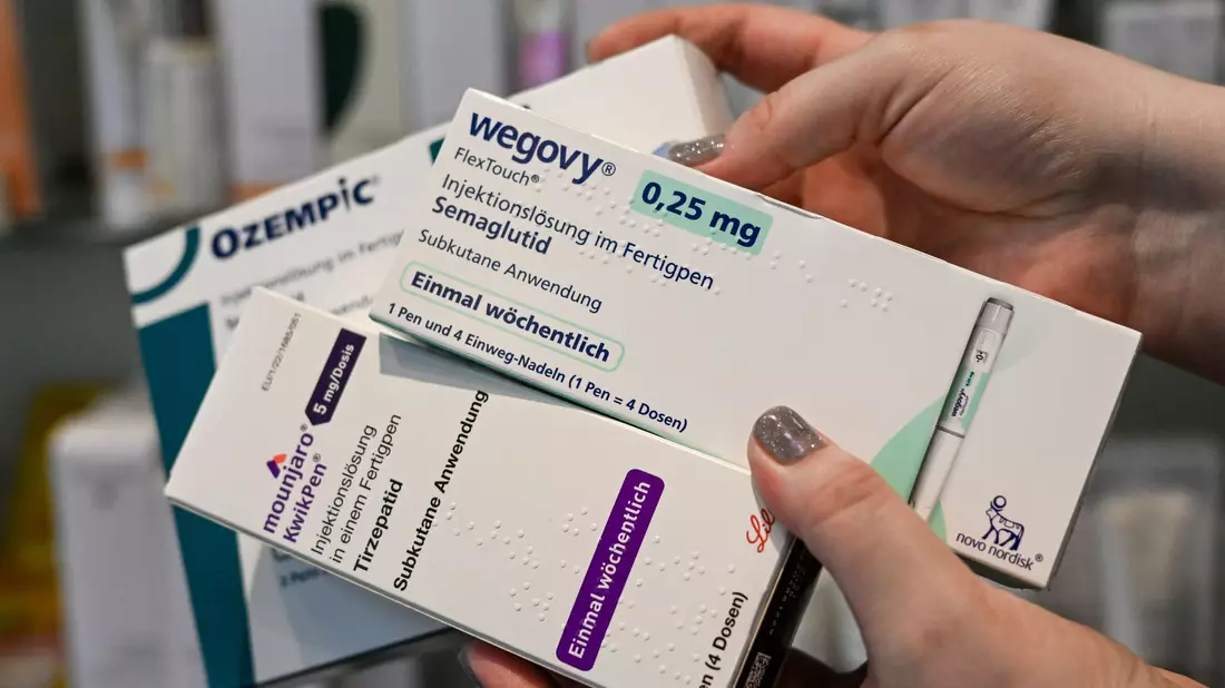 Nach dem Absetzen von Abnehmspritzen nehmen Patienten schnell wieder zu. (Symbolbild) - Bild: Jens Kalaene/dpa