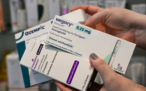 Nach dem Absetzen von Abnehmspritzen nehmen Patienten schnell wieder zu. (Symbolbild) - Foto: Jens Kalaene/dpa