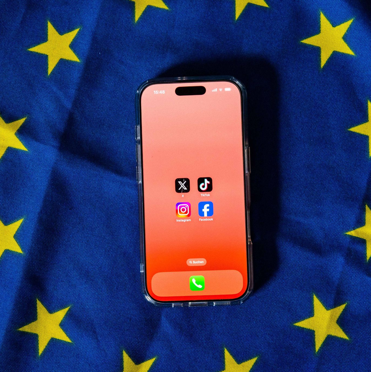 Die EU spielt bei der Debatte um ein mögliches Social-Media-Verbot für Kinder eine wichtige Rolle. (Symbolbild) - Foto: Alicia Windzio/dpa