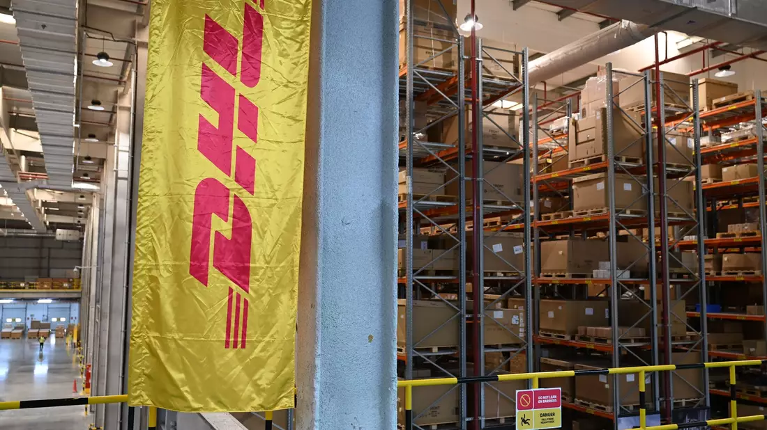 DHL-Lagerhaus in Dubai. - Bild: Wolf von Dewitz/dpa