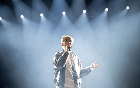 Jan Böhmermann will 2027 wieder in mehreren deutschen Städten auf der Bühne stehen. (Archivfoto) - Foto: Boris Roessler/dpa