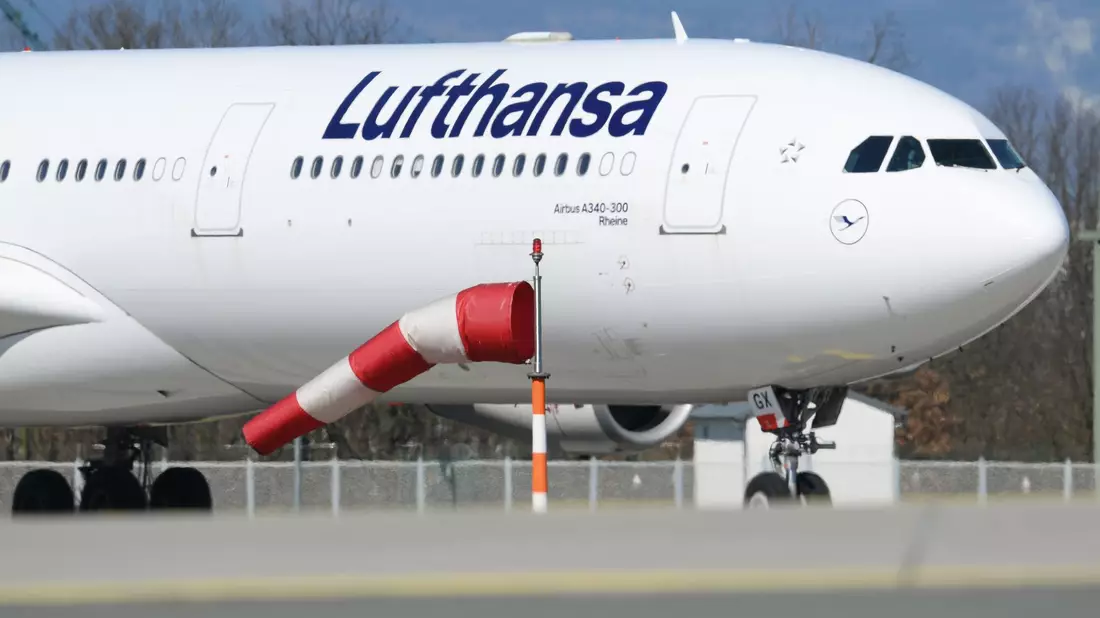 Die Bundesregierung hatte einen Lufthansa-Airbus zu einem ersten Evakuierungsflug nach Oman geschickt - der ist nun zurückgekehrt. (Archivbild)  - Bild: Arne Dedert/dpa Pool/dpa