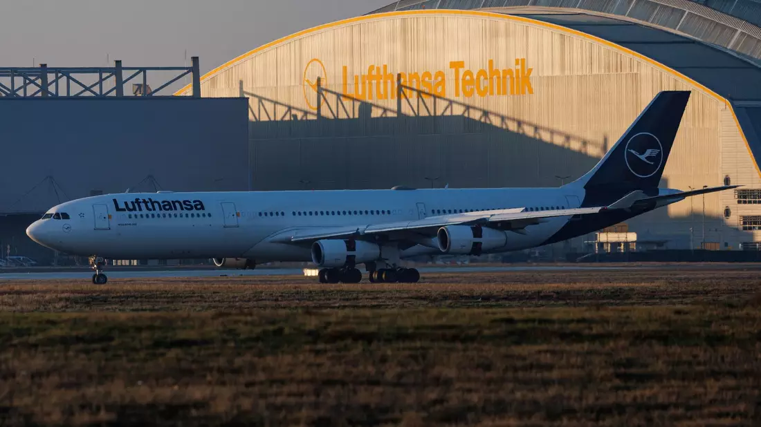 Wieder zu Hause: Der erste Evakuierungsflieger auf dem Frankfurter Airport. - Bild: Hannes P. Albert/dpa
