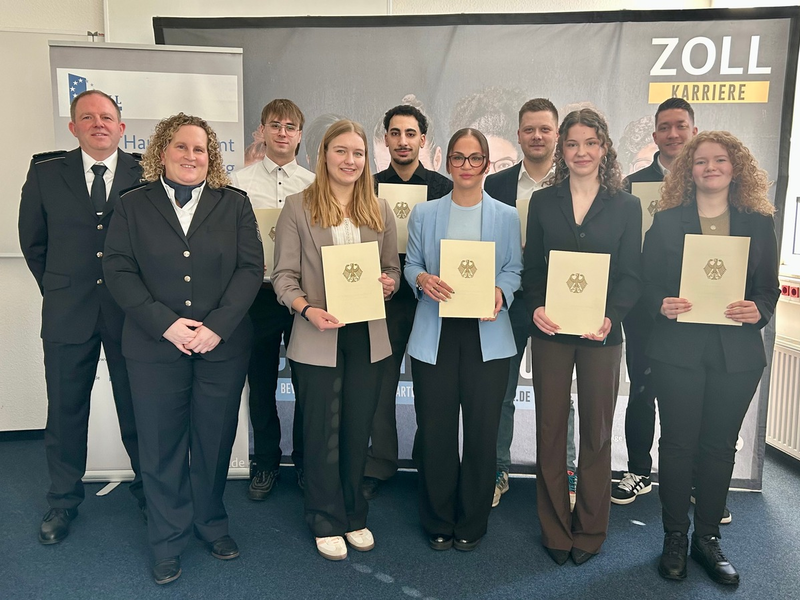 HZA-DU: Berufseinsteiger beim Hauptzollamt Duisburg - Jetzt Karriere beim ZOLL starten! - Foto: presseportal.de