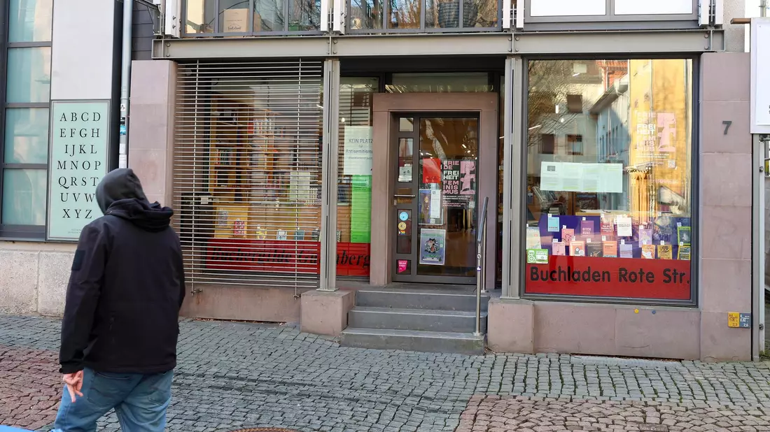 Der Buchladen «Rote Straße» in Göttingen. - Bild: Stefan Rampfel/dpa