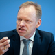 Ifo-Präsident Clemens Fuest hält wenig von einem möglichen Tankrabatt. (Archivbild) - Foto: Kay Nietfeld/dpa