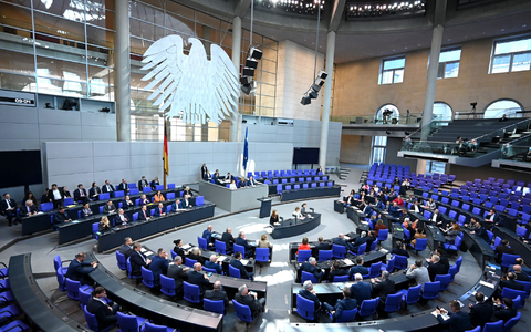Der Bundestag beriet am Donnerstag den Umbau des bisherigen Bürgergelds. - Foto: Elisa Schu/dpa