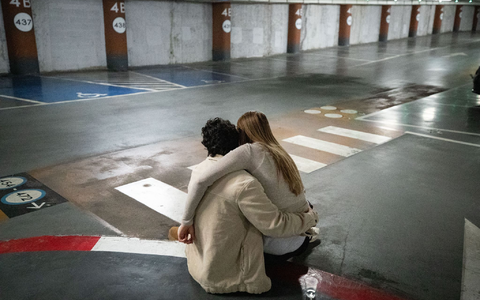 Menschen in Tel Aviv suchen Schutz bei Luftalarm. (Archivbild) - Foto: Chen Junqing/XinHua/dpa