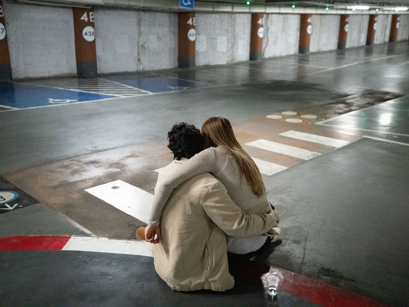 Menschen in Tel Aviv suchen Schutz bei Luftalarm. (Archivbild) - Foto: Chen Junqing/XinHua/dpa
