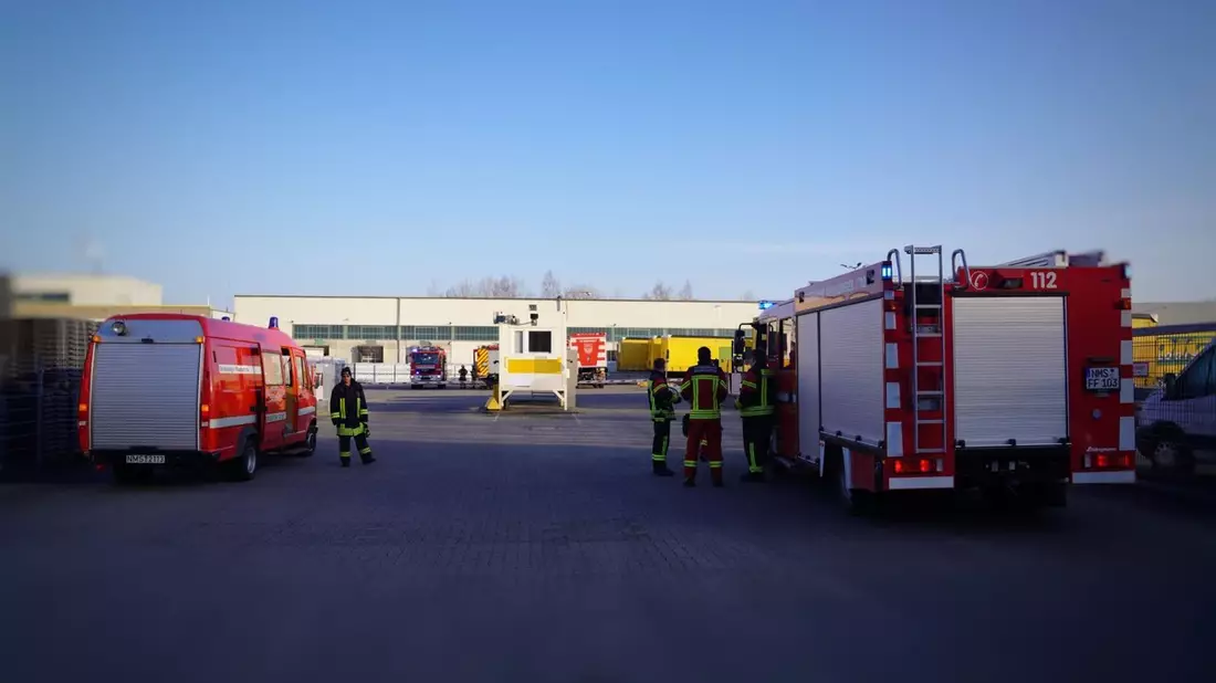 FW Neumünster: Gefahrguteinsatz in einem Logistikbetrieb in Neumünster / Gadeland - Bild: presseportal.de