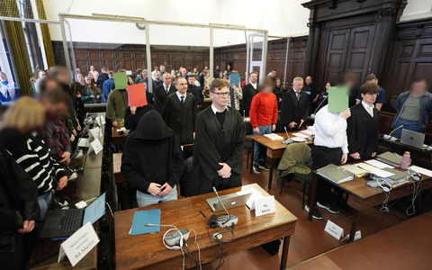 Weil die Angeklagten zum Tatzeitpunkt teils noch minderjährig waren, wurde die   Öffentlichkeit vom Prozess ausgeschlossen. - Foto: Marcus Brandt/Pool dpa/dpa