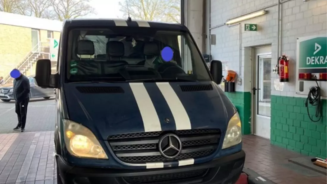 POL-D: Rheurdt - A40 - Parkplatz Neufelder Heide - Kooperative Schwerpunktkontrollen - Über hunderte Fahrzeuge und Personen kontrolliert - Bild: presseportal.de