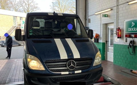 POL-D: Rheurdt - A40 - Parkplatz Neufelder Heide - Kooperative Schwerpunktkontrollen - Über hunderte Fahrzeuge und Personen kontrolliert - Foto: presseportal.de