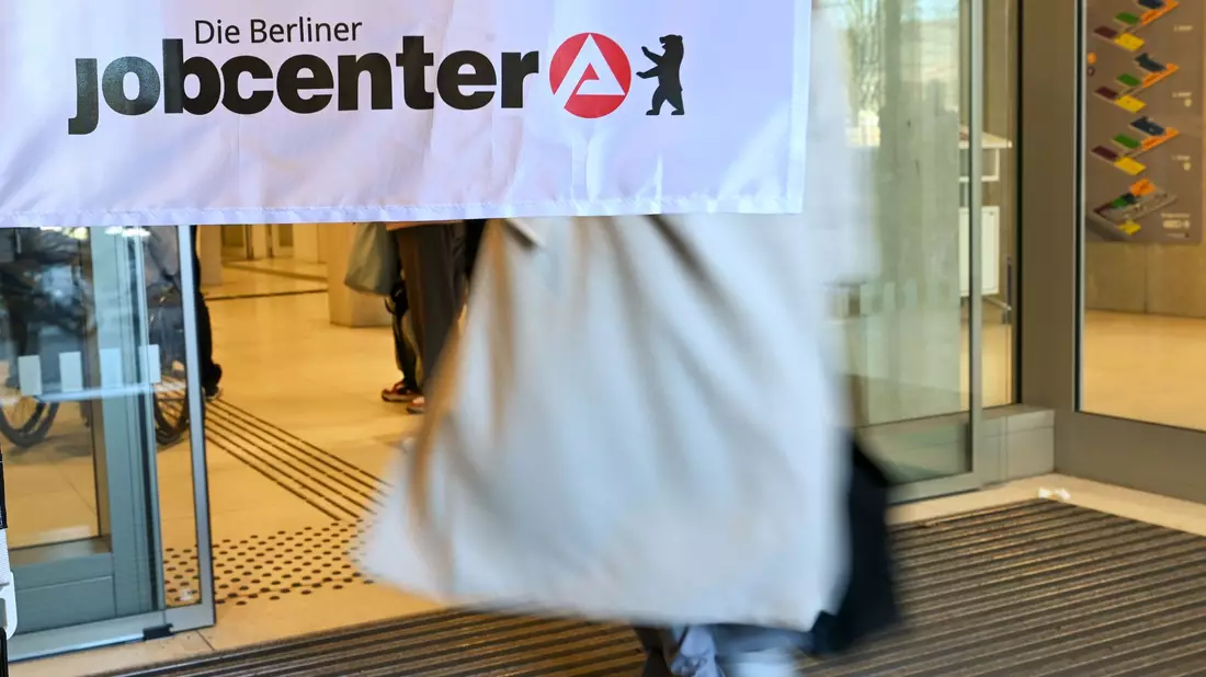 Der Bundestag hat die Bürgergeld-Reform mit der Mehrheit von Union und SPD beschlossen. (Symbolbild) - Bild: Jens Kalaene/dpa