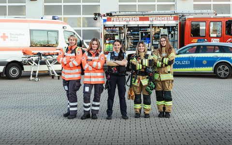 FW Weinheim: Weltfrauentag. Gemeinsam tragen wir Verantwortung. Frauen stärken Blaulicht-Teams - Foto: presseportal.de FW Weinheim: Weltfrauentag. Gemeinsam tragen wir Verantwortung. Frauen stärken Blaulicht-Teams - Foto: presseportal.de