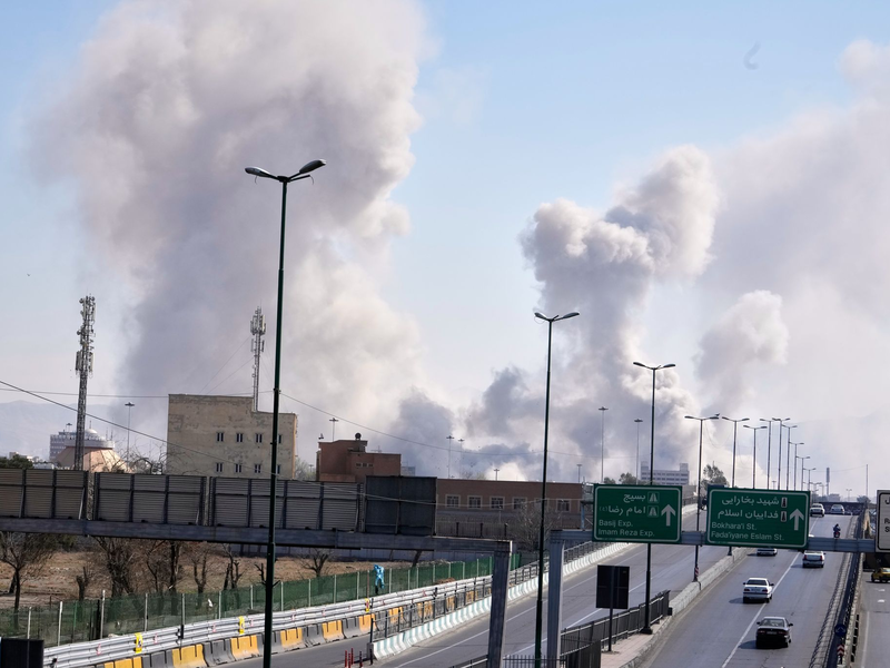 Die USA und Israel haben ihre Angriffe auf Teheran fortgesetzt. - Foto: Vahid Salemi/AP/dpa