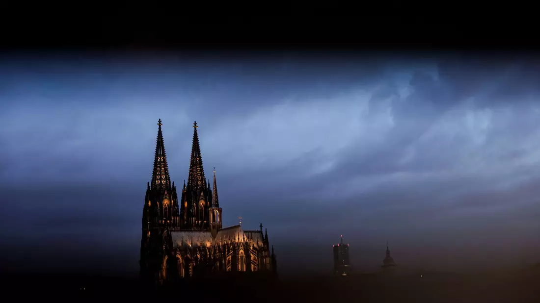Für Touristen ist der Dom bald nicht mehr gratis zu besichtigen. (Archivbild) - Bild: Oliver Berg/dpa