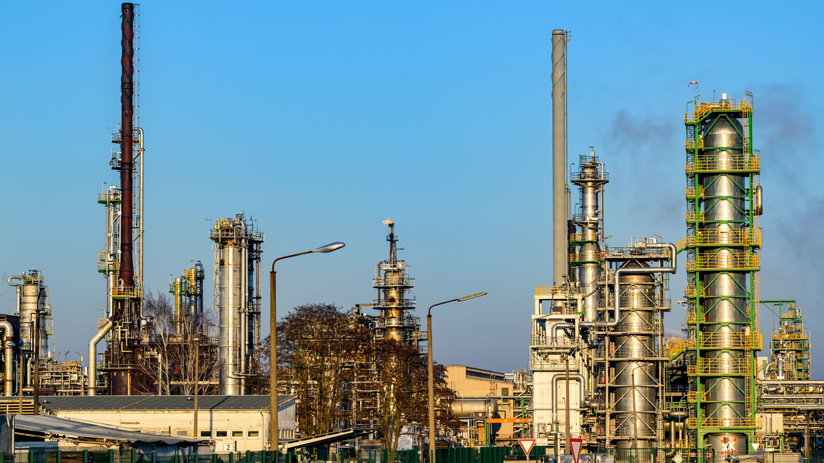 Erleichterung bei der Ölraffinerie PCK im Nordosten Brandenburgs: Die deutschen Rosneft-Töchter sind dauerhaft von den US-Ölsanktionen ausgenommen. (Archivbild) - Foto: Patrick Pleul/dpa