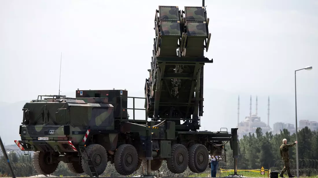 Zur Raketenabwehr der Nato gehören unter anderem solche Patriot-Systeme. (Symbolbild) - Bild: picture alliance / dpa