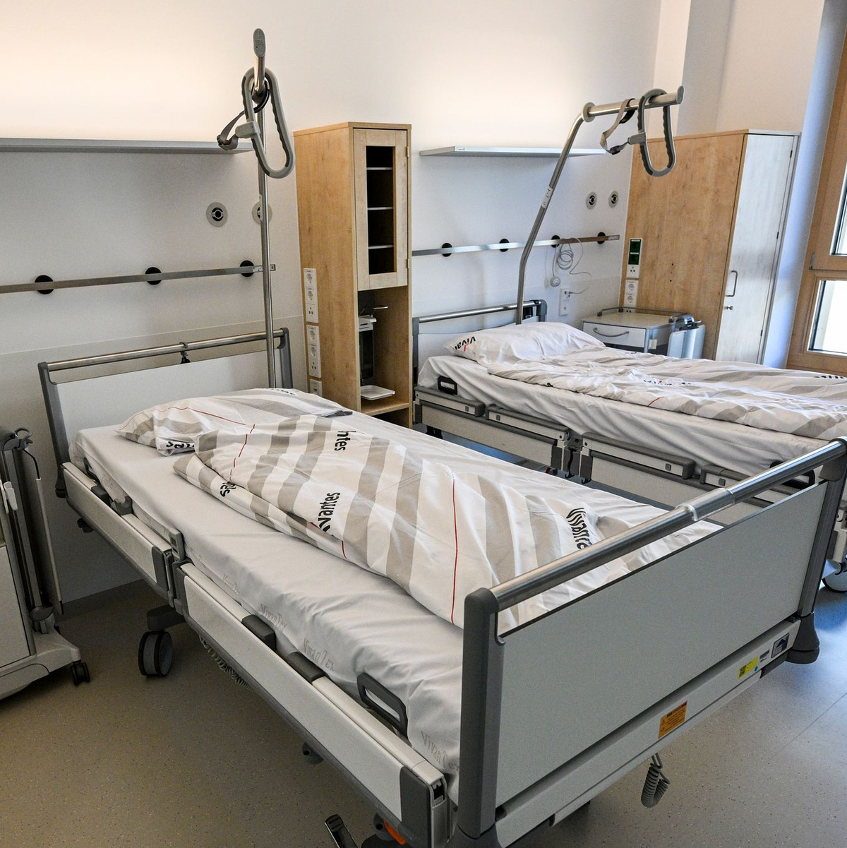 In vielen Krankenhäusern gibt es Finanznöte, und Betten stehen leer. (Archivbild)  - Foto: Jens Kalaene/dpa
