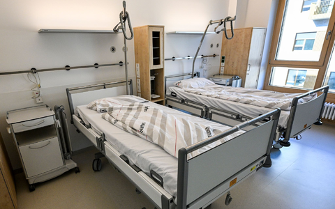 In vielen Krankenhäusern gibt es Finanznöte, und Betten stehen leer. (Archivbild)  - Foto: Jens Kalaene/dpa