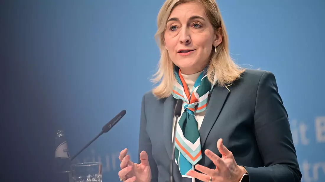 Ministerin Warken will die Reform «alltagstauglich» machen. (Archivbild) - Bild: Sebastian Gollnow/dpa